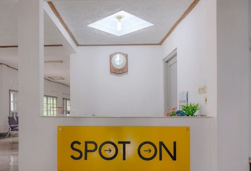 호텔 Spot On 2638  Raya