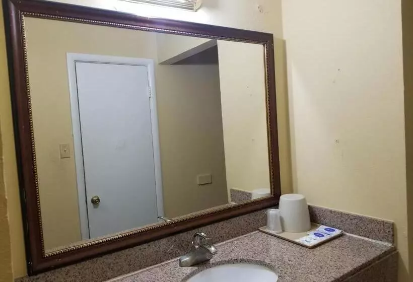 モーテル America's Value Inn