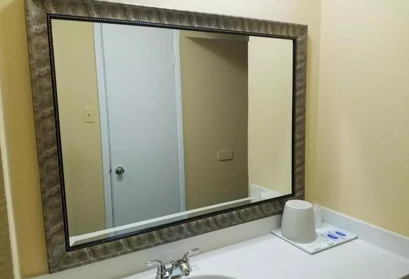 モーテル America's Value Inn
