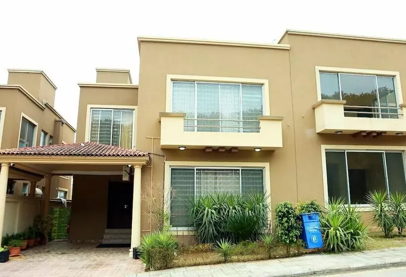 پانسیون Butterfly Guest House Phase 7 Bahria Town