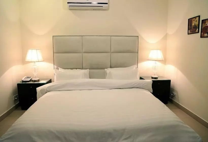 پانسیون Butterfly Guest House Phase 7 Bahria Town