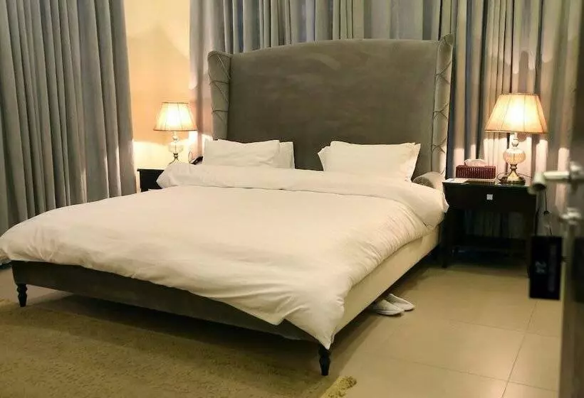 پانسیون Butterfly Guest House Phase 7 Bahria Town