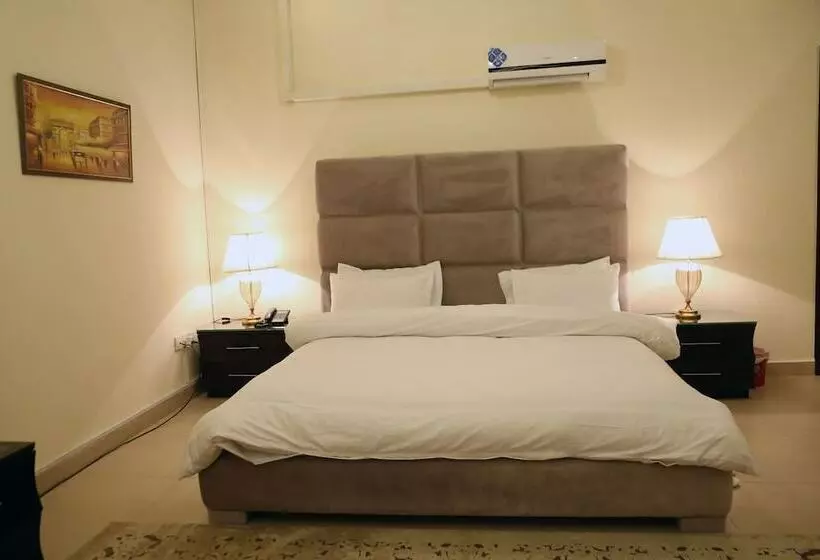 پانسیون Butterfly Guest House Phase 7 Bahria Town