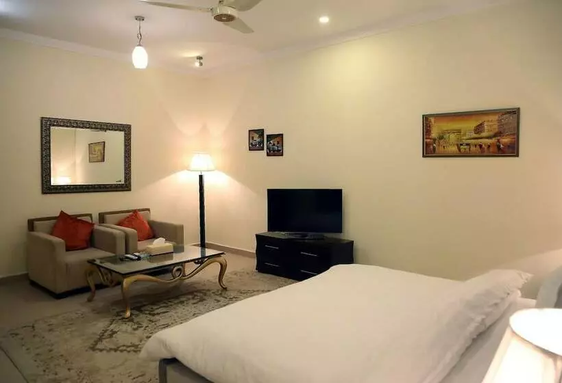 پانسیون Butterfly Guest House Phase 7 Bahria Town