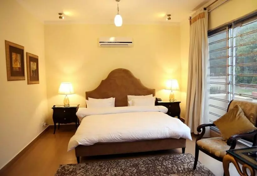 پانسیون Butterfly Guest House Phase 7 Bahria Town