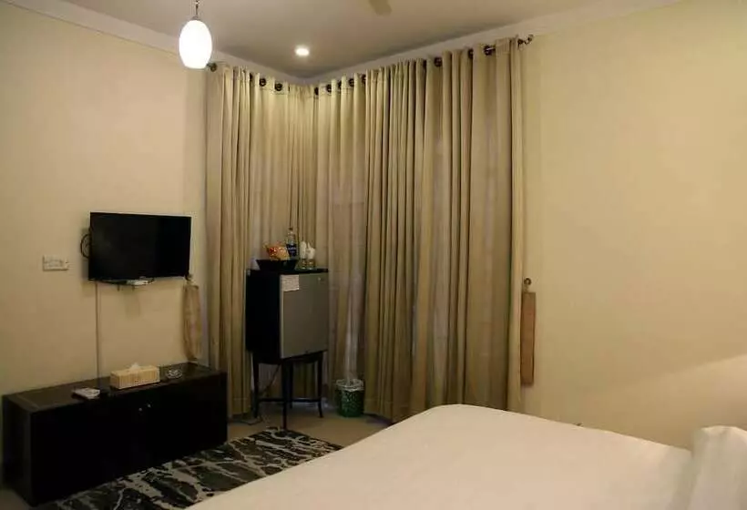 پانسیون Butterfly Guest House Phase 7 Bahria Town