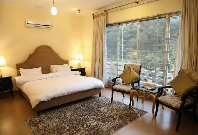 پانسیون Butterfly Guest House Phase 7 Bahria Town