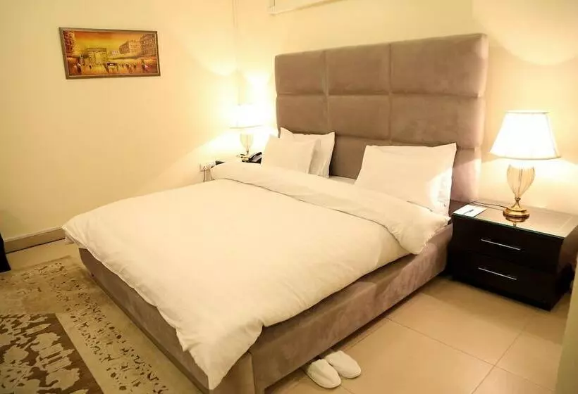 پانسیون Butterfly Guest House Phase 7 Bahria Town