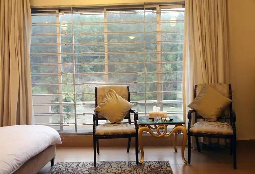 پانسیون Butterfly Guest House Phase 7 Bahria Town