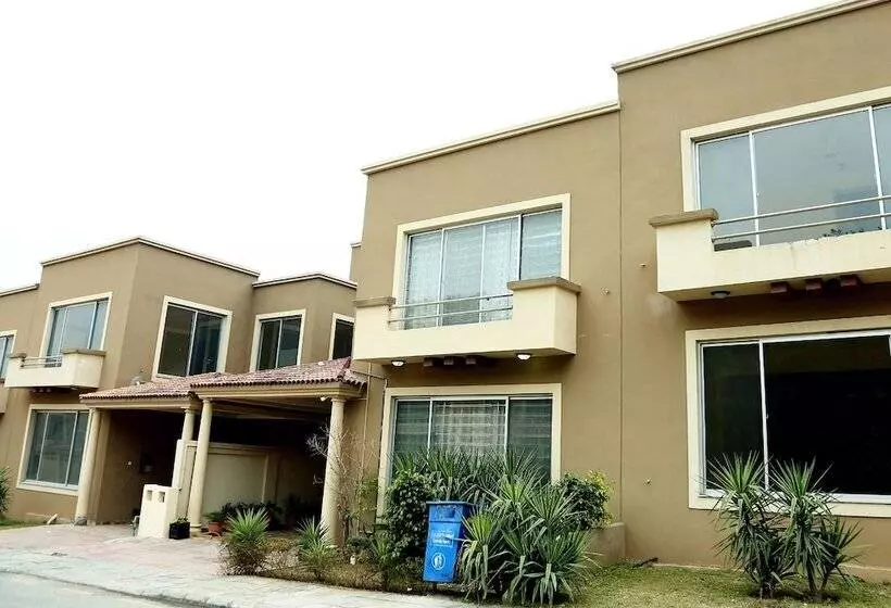 پانسیون Butterfly Guest House Phase 7 Bahria Town