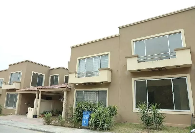 پانسیون Butterfly Guest House Phase 7 Bahria Town