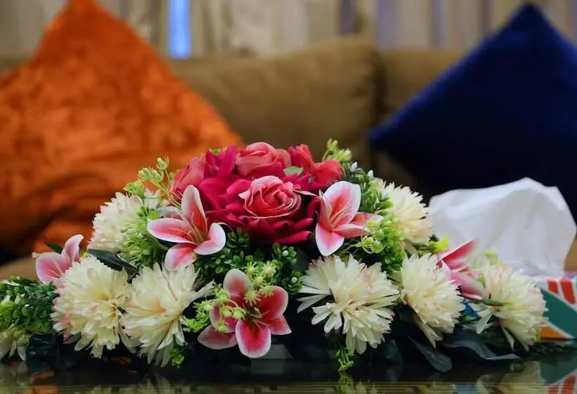 پانسیون Butterfly Guest House Phase 7 Bahria Town