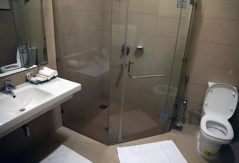 پانسیون Butterfly Guest House Phase 7 Bahria Town