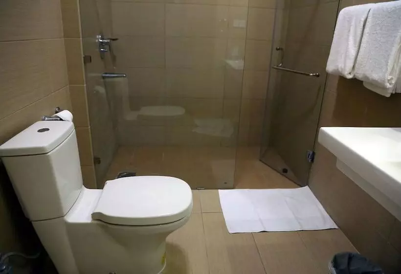 پانسیون Butterfly Guest House Phase 7 Bahria Town