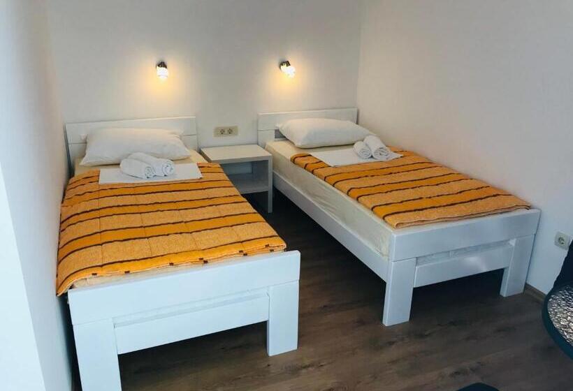 پانسیون Rooms Kenedy