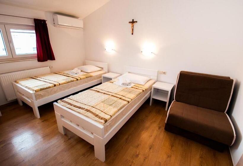 پانسیون Rooms Kenedy