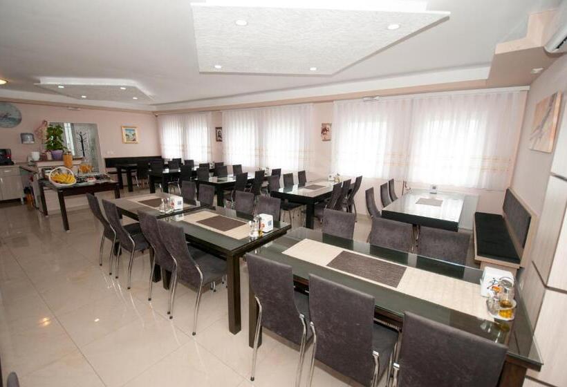 پانسیون Rooms Kenedy