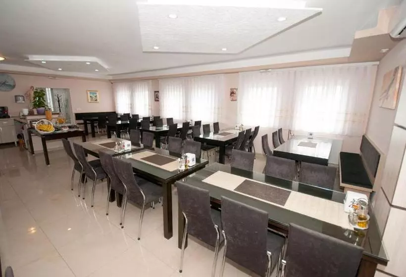 پانسیون Rooms Kenedy