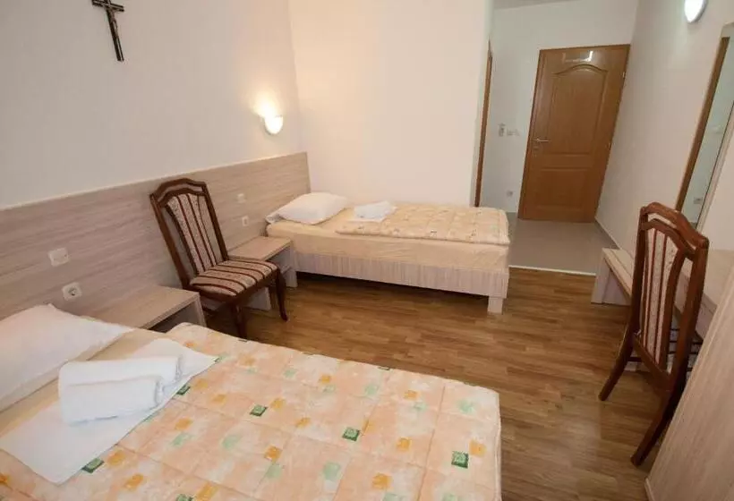 پانسیون Rooms Kenedy