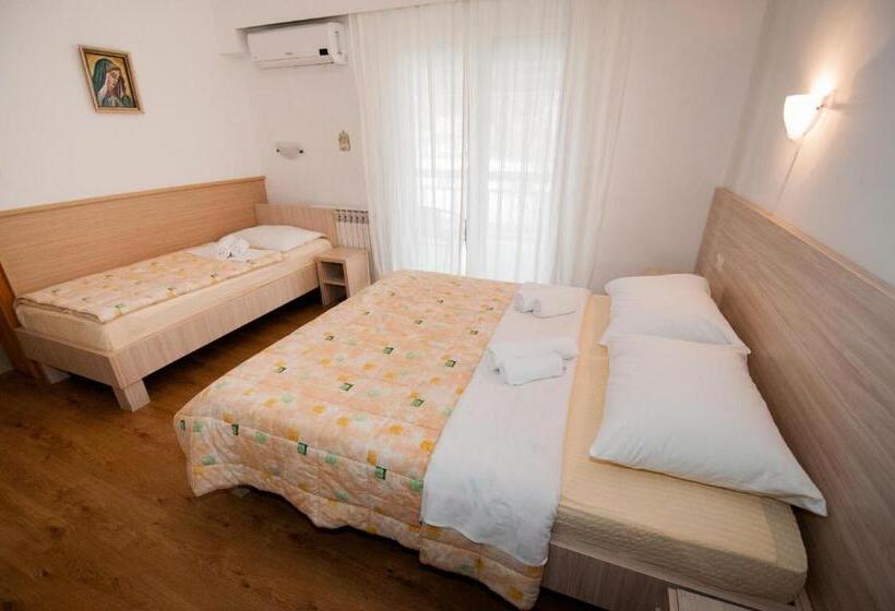 پانسیون Rooms Kenedy