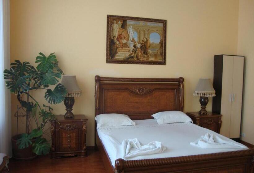 Reno On Deribasovskaya