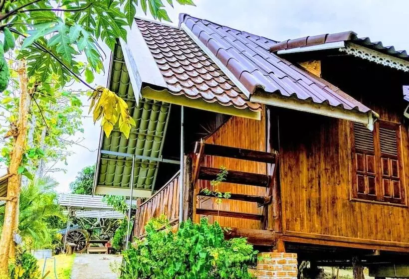 Hotelli Bansuanphuhong Resort