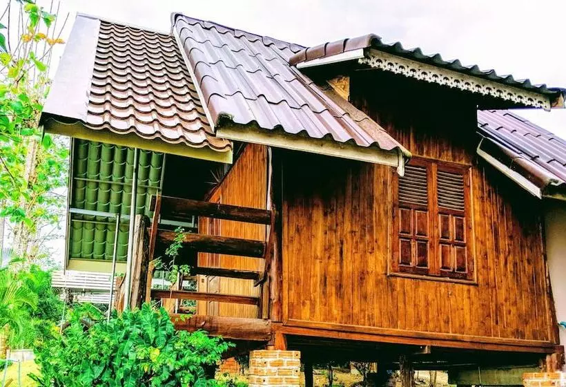 Hotelli Bansuanphuhong Resort