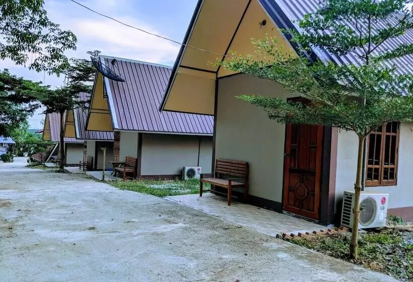 Hotelli Bansuanphuhong Resort