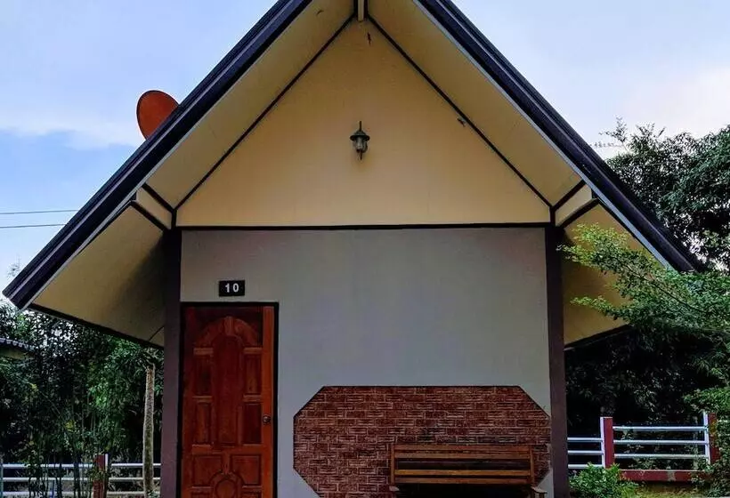 Hotelli Bansuanphuhong Resort