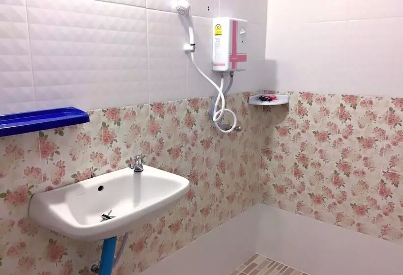 Hotelli Bansuanphuhong Resort