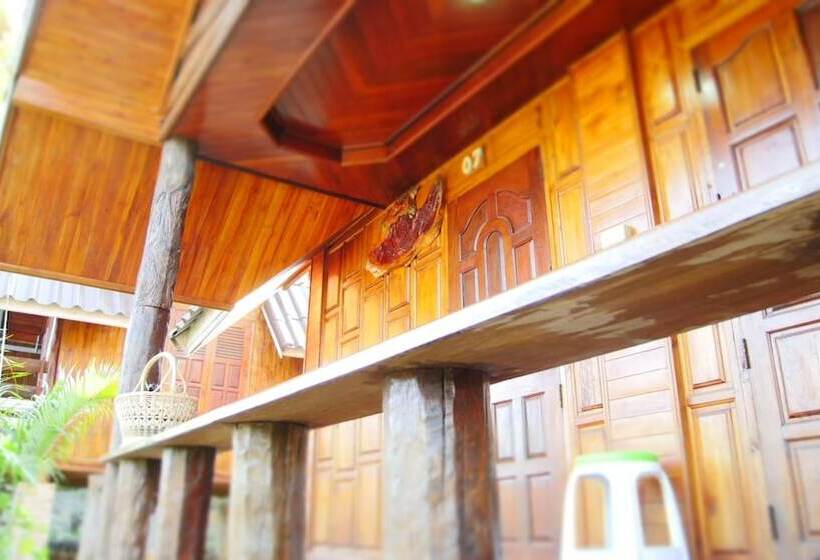 בית מלון כפרי Bansuanphuhong Resort