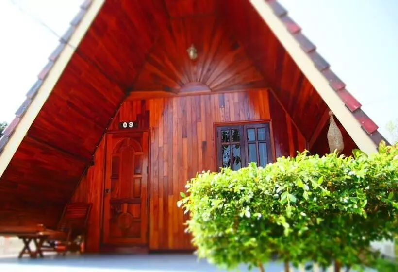 Hotelli Bansuanphuhong Resort