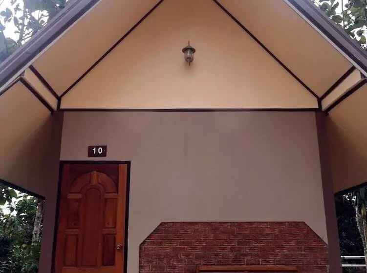 Hotelli Bansuanphuhong Resort