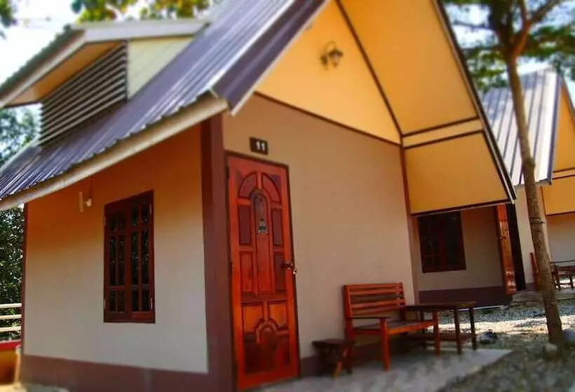 Hotelli Bansuanphuhong Resort