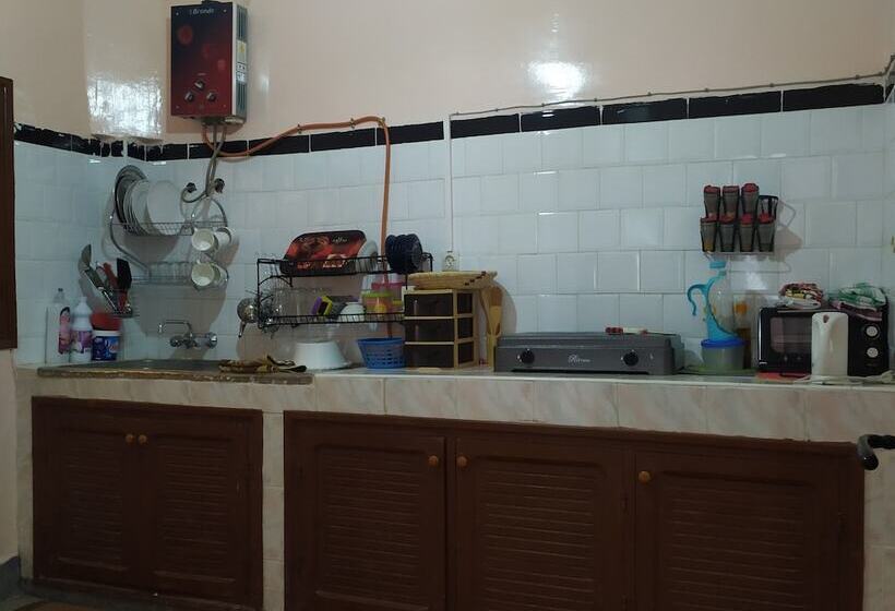 Auberge De Jeunesse Ouarzazate   Hostel