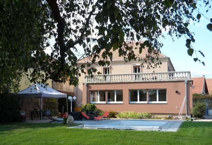 Aamiaismajoitus (B&B) Maison Curiale