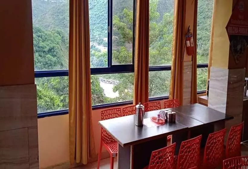 ホテル Chakasha Govindam