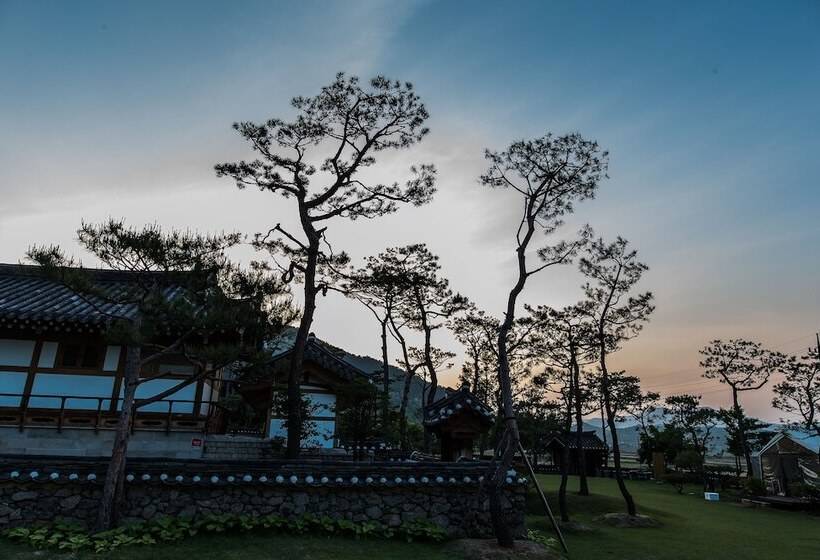 Hotel Chosun Royal Family