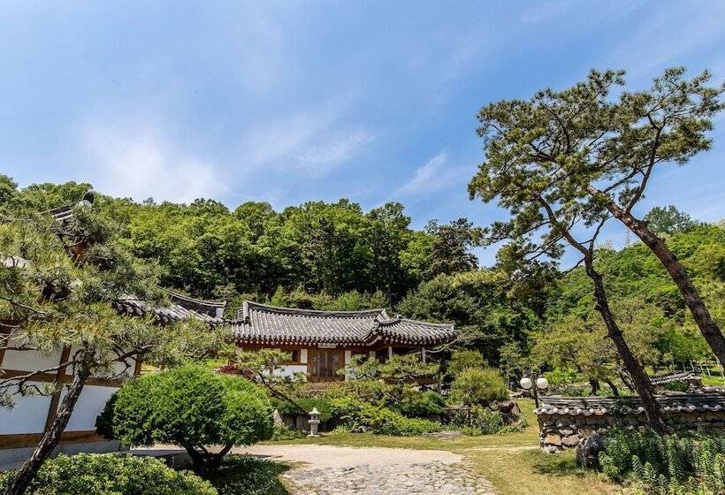 Hotel Chosun Royal Family