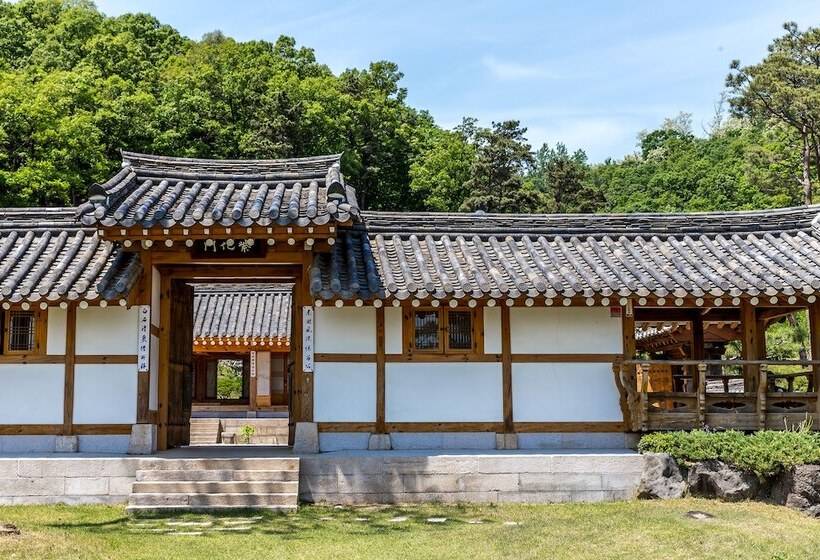 Hotel Chosun Royal Family