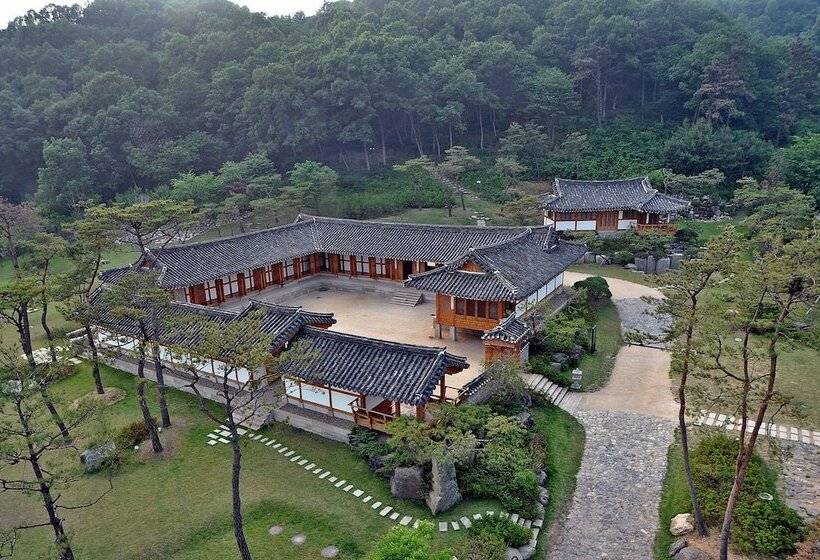 Hotel Chosun Royal Family