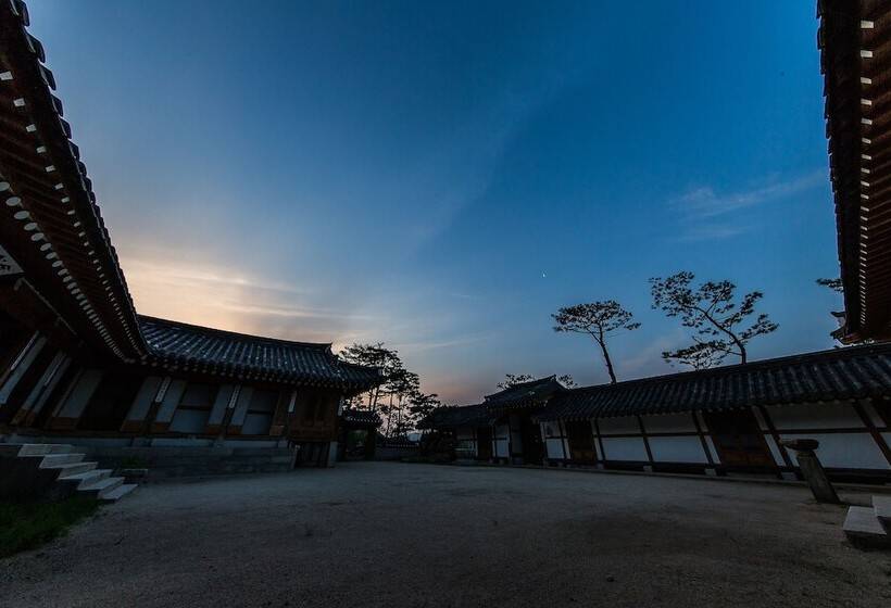 Hotel Chosun Royal Family