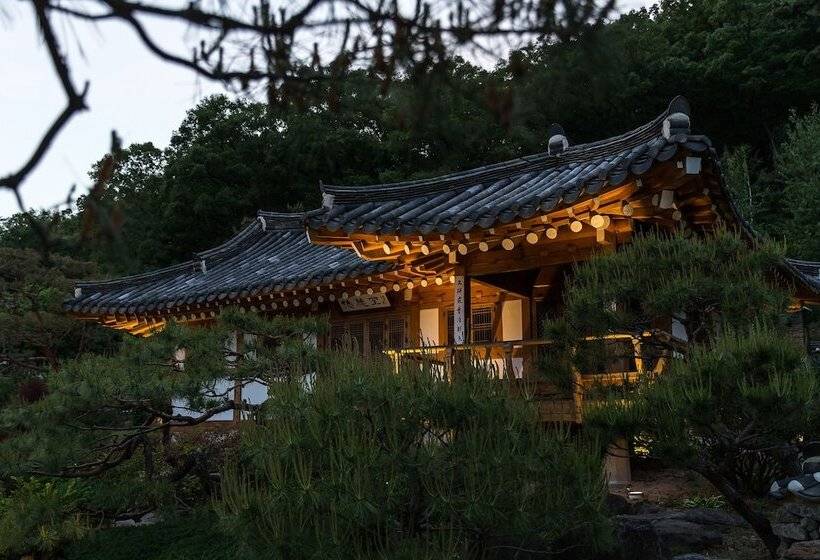 Hotel Chosun Royal Family