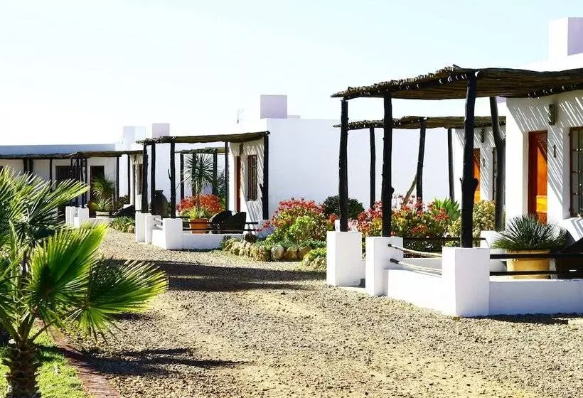 Hotelli Inverdoorn Game Reserve Lodge