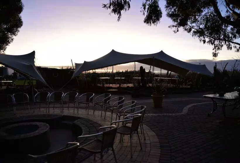 Hotelli Inverdoorn Game Reserve Lodge