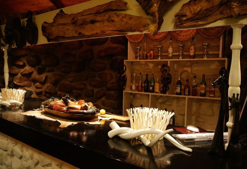 فندق Inverdoorn Game Reserve Lodge