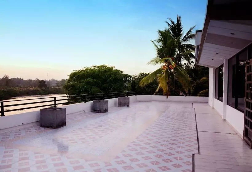 ホテル Kamaro Holiday Resort