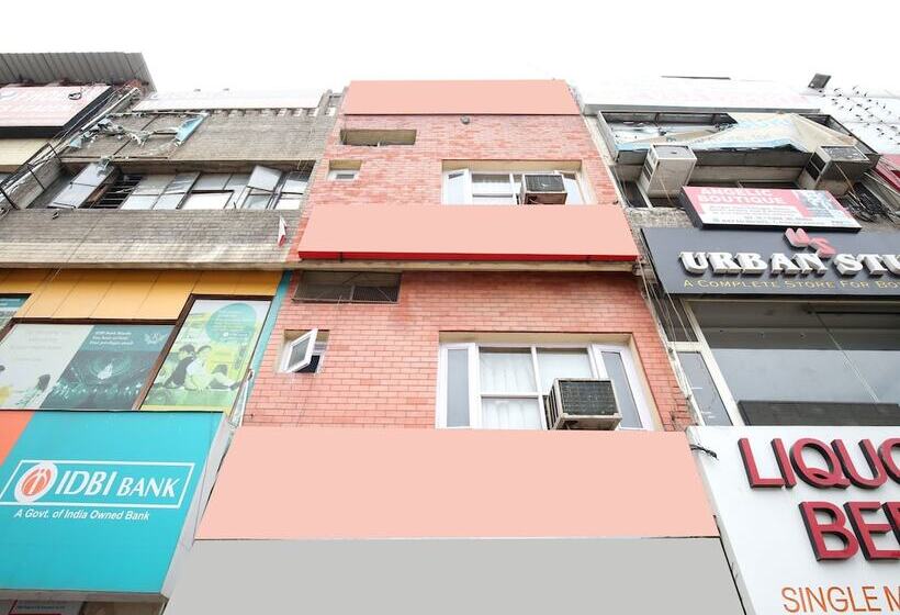 هتل Paras By Oyo Rooms