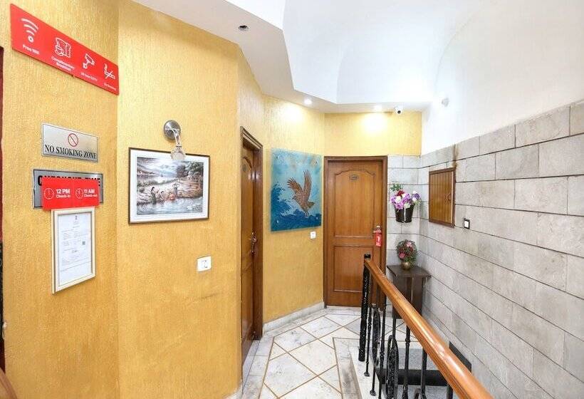 هتل Paras By Oyo Rooms