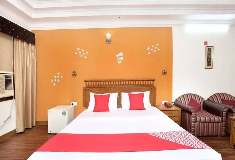 هتل Paras By Oyo Rooms
